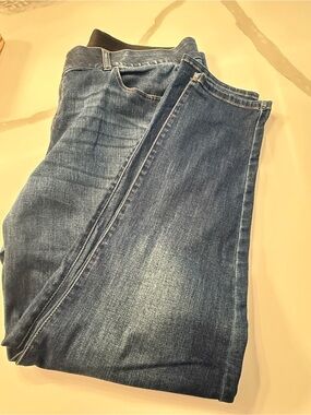 Venezia Jeans. Size 22. Cotton Blend. Dark Wash. Elastic Band. Machine Wash.